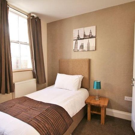 Central Studios Gloucester Place By Roomsbooked Cheltenham Esterno foto