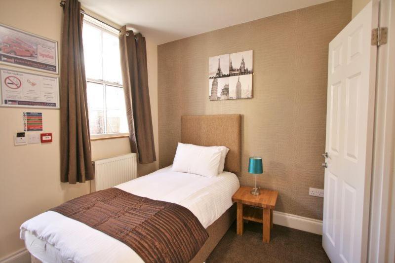 Central Studios Gloucester Place By Roomsbooked Cheltenham Esterno foto