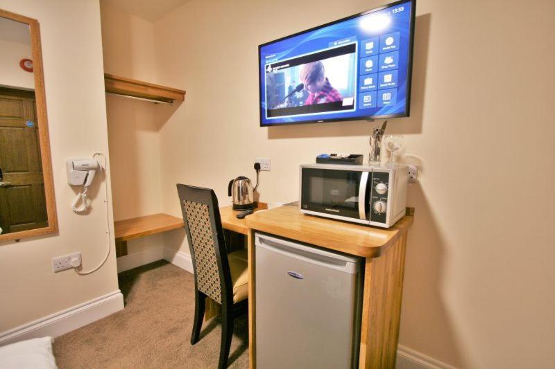 Central Studios Gloucester Place By Roomsbooked Cheltenham Esterno foto