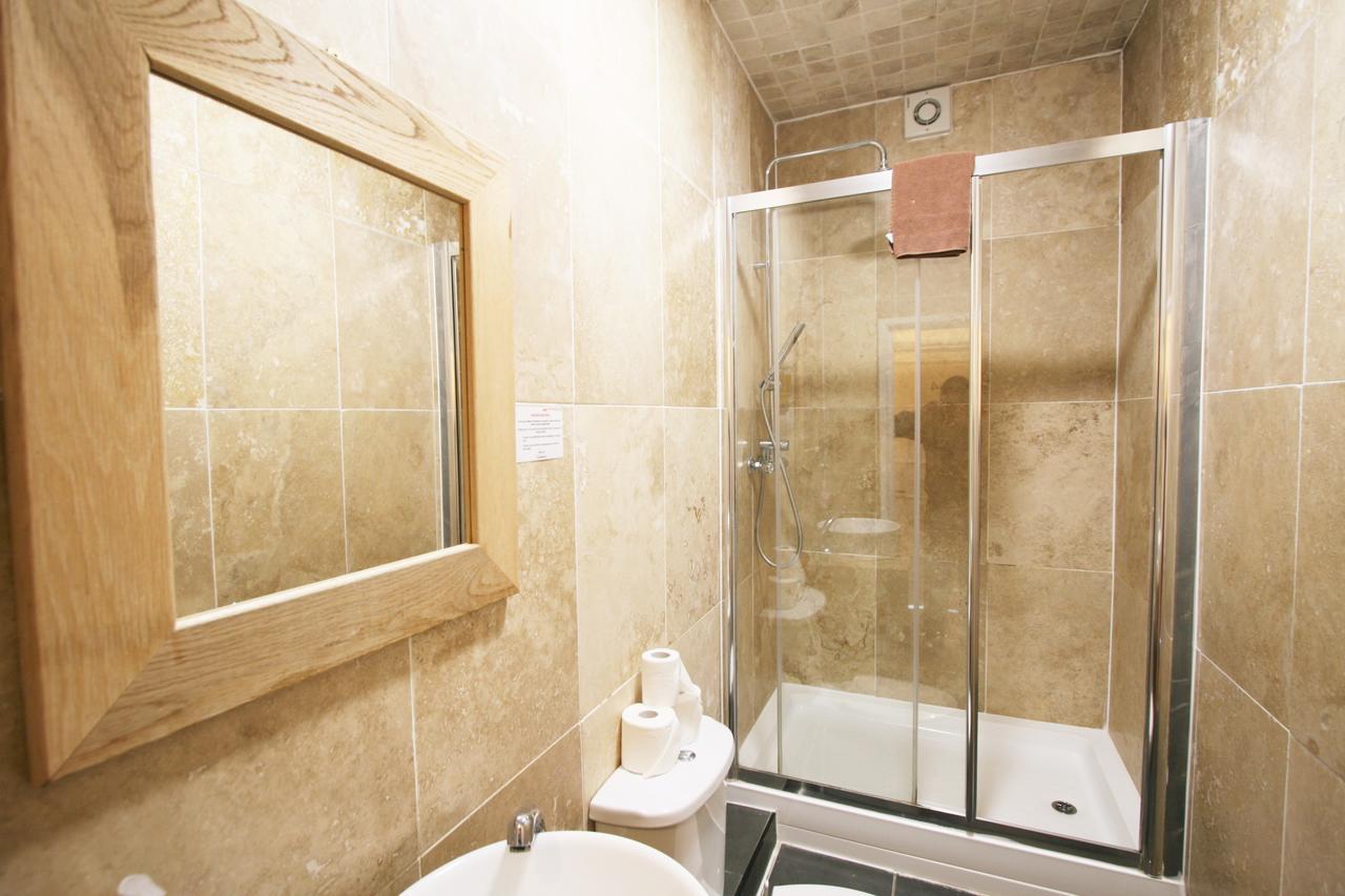 Central Studios Gloucester Place By Roomsbooked Cheltenham Esterno foto