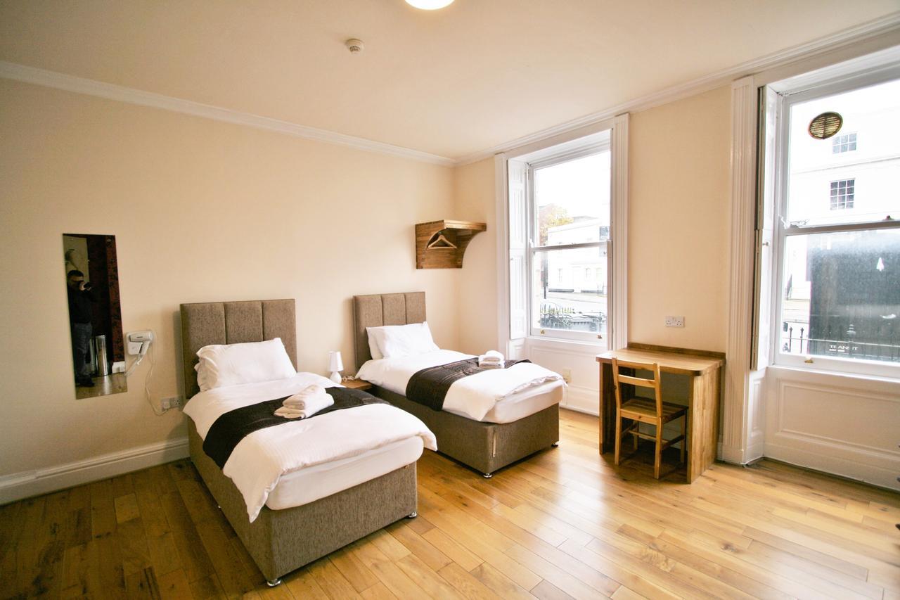 Central Studios Gloucester Place By Roomsbooked Cheltenham Esterno foto